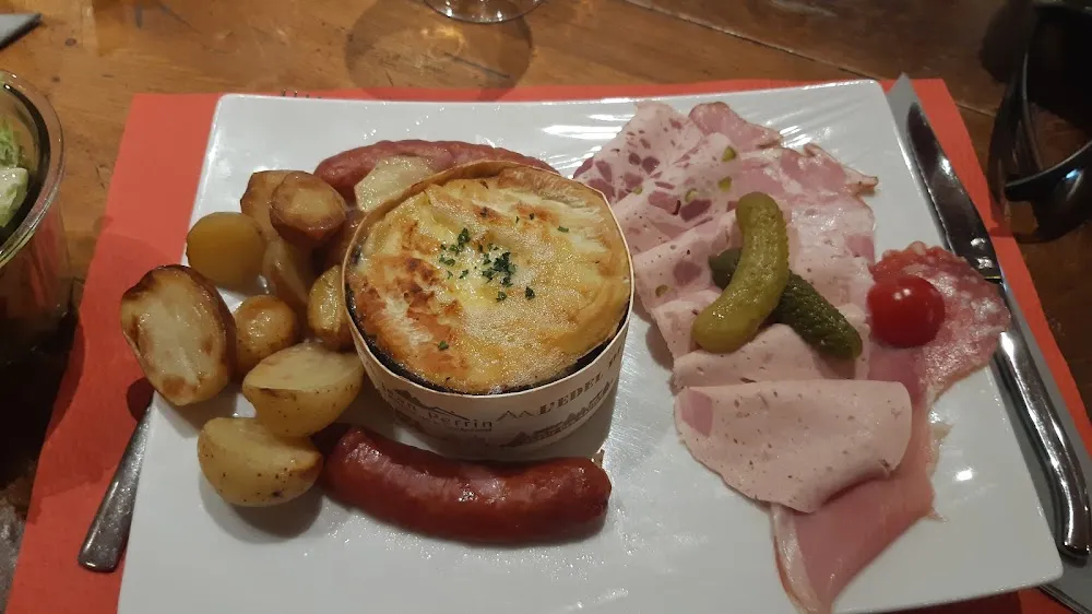 Fromage Fondu Dans Sa Boite Et Charcuteries Locales